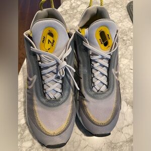 Mens nike sneaker 2090